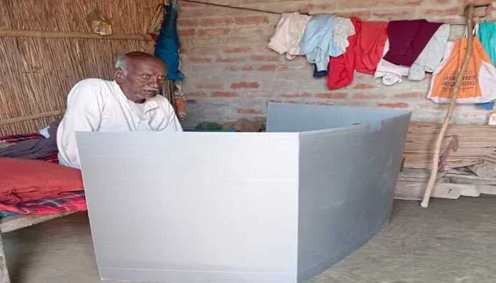 बहराइच: पुलिस और सेक्टर मजिस्ट्रेट ने घर-घर जाकर डलवाया वोट