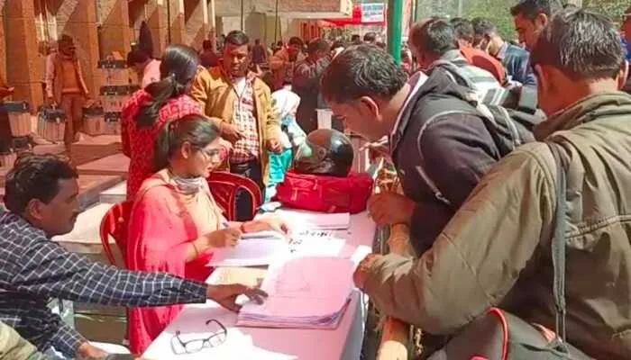 उन्नाव: जिले में होगा बुधवार को चौथे चरण का मतदान, पोलिंग पार्टियां हुई रवाना