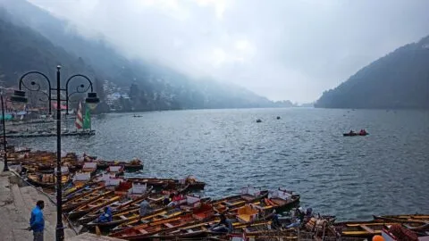 नैनीताल: पहाड़ों में बारिश और ओले, मैदान में छाए बादल
