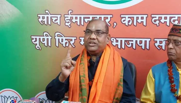 आतंकियों की पैरवी और  माफिया को संरक्षण सपा की नीति है: बृजलाल