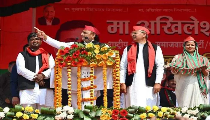 मुख्यमंत्री तो यहीं के हैं, 5 साल में किसे दिए नौकरी:अखिलेश यादव