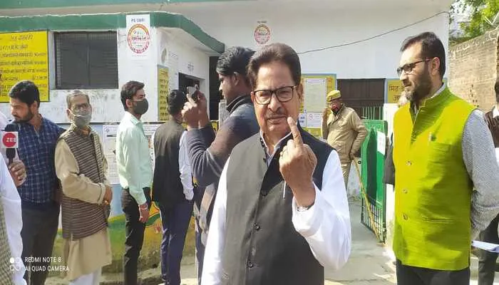 बाराबंकी: मतपेटियों में कैद हुआ 51 उम्मीदवारों के भाग्य का फैसला