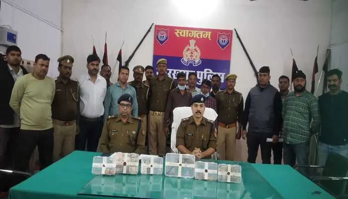 गोरखपुर: गिरफ्तार करने वाली टीम को एडीजी जोन ने 50000 नगद इनाम देने का किया घोषणा