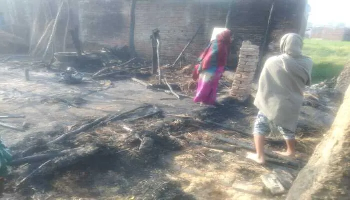 बहराइच: अज्ञात कारणों से मकान में लगी आग, लाखों का हुआ नुकसान
