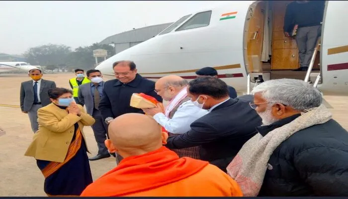 UP Election 2022: लखनऊ पहुंचे अमित शाह, CM योगी ने एयरपोर्ट पर किया स्वागत…