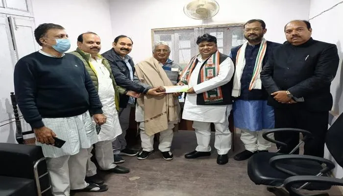 UP Election 2022: सपा को लगा एक और झटका, पूर्व विधायक इंदल कुमार रावत ने थामा कांग्रेस का दामन
