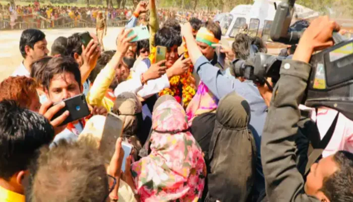फतेहपुर: इरफान प्रतापगढ़ी ने चुनावी सभा को किया संबोधित, कहा- देश की संपत्ति बेच रहा चौकीदार
