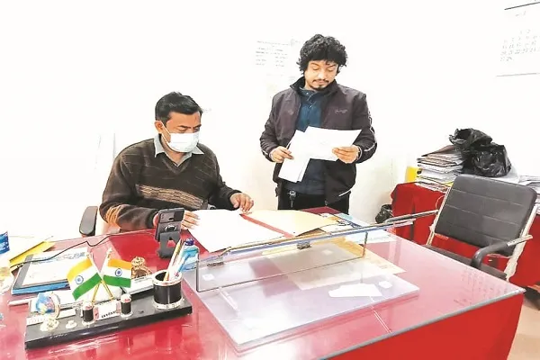 कामकाज हुआ सामान्य : मतदान के बाद पटरी पर लौटा कामकाज, फाइल निपटाने में जुटे अधिकारी