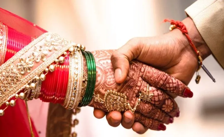 बरेली: 40 के युवक पर आया 20 साल की लड़की का दिल, रचाई शादी