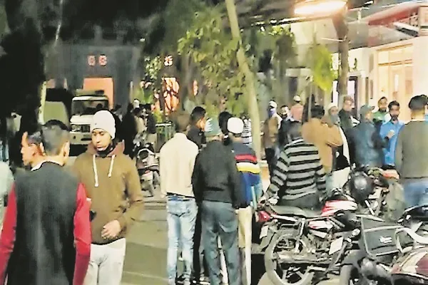 मुरादाबाद : पतंगबाजी के दौरान दो पक्ष भिड़े, पथराव में कई घायल