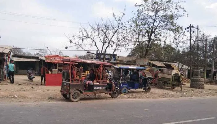 UP Election 2022: बहराइच में चुनाव के लिए लगीं 170 प्राइवेट बसें, भट रहे यात्री