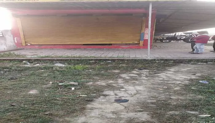बहराइच: देर रात शटर काटकर दुकान से हुई लाखों की चोरी, मैनेजर ने तहरीर देकर की मुकदमा दर्ज कराने की मांग
