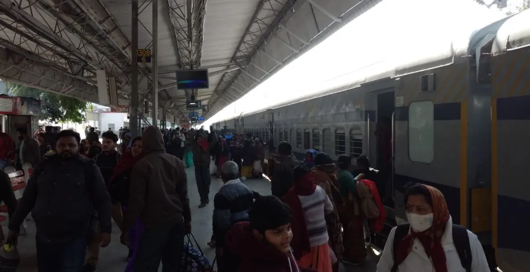 बरेली: चुनाव स्पेशल ट्रेन का इंजन जंक्शन पहुंचने से पहले फेल