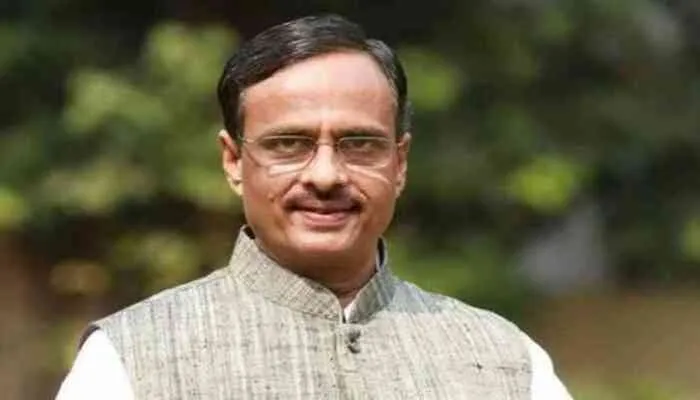 वोट के लिये कोट पर जनेऊ भी धारण कर लेते हैं विपक्ष के नेता: दिनेश शर्मा