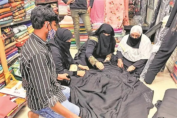 मुरादाबाद : 20 प्रतिशत उछला हिजाब का बाजार, स्टॉक घटा