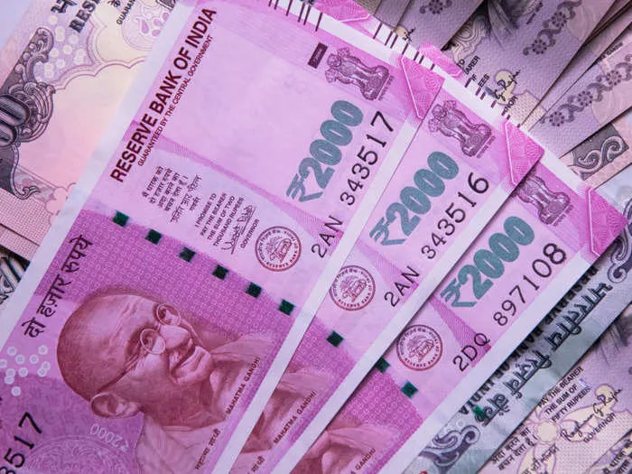 रुपया शुरुआती कारोबार में पांच पैसे की बढ़त के साथ 83.23 प्रति डॉलर पर पहुंचा 