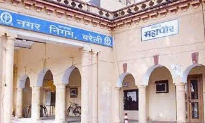 बरेली: पोलिंग बूथों पर सफाई को लगाईं 700 टीमें