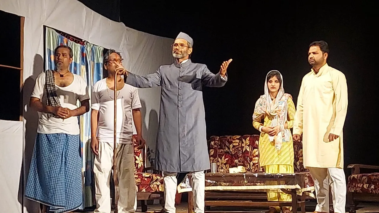 शाहजहांपुर: एकता का संदेश दे गया नाटक मेरे भाई मेरे दोस्त