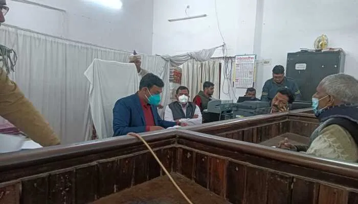 अयोध्या: नामांकन पत्रों की स्क्रूटनी का कार्य प्रेक्षकों की निगरानी में हुआ शुरू