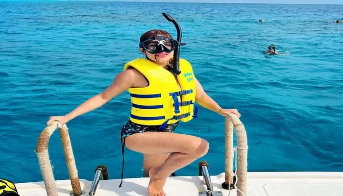 Neha Malik Vacation Photos:  मालदीव  में वेकेशन मना रही हैं नेहा मलिक, तैराकी करते हुए शेयर की फोटो