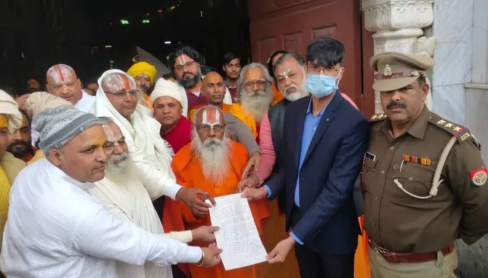 अयोध्या: परमहंसाचार्य को संतों ने बताया फर्जी जगद्गुरु, जिले से बाहर करने का प्रस्ताव किया पारित