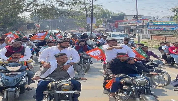 बहराइच: पूर्व बेसिक शिक्षा राज्य मंत्री ने हरी झंडी दिखाकर रैली को किया रवाना