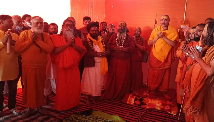 प्रयागराज: संगम नगरी में संतो के मार्गदर्शक मंडल की बैठक हुई शुरू