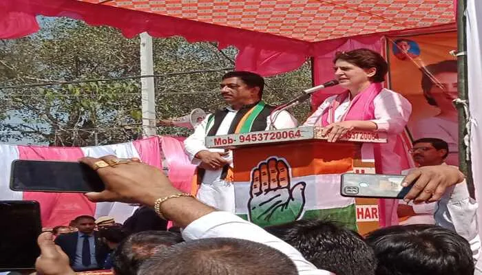 भाजपा व सपा जाति और धर्म के नाम पर आपका वोट हासिल करना चाहती है: प्रियंका गांधी