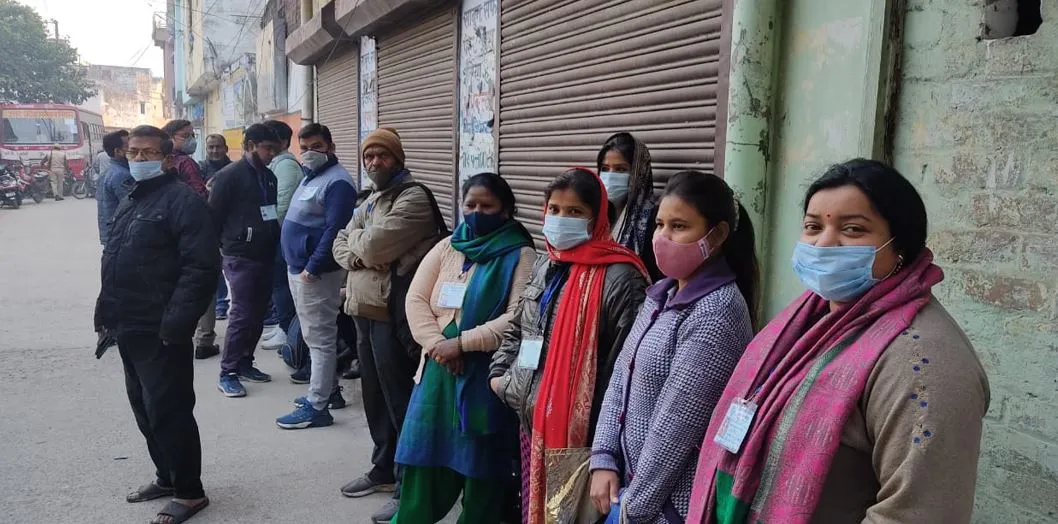बरेली: बीएलओ बोलीं- हमें बैठने को नहीं दी कुर्सी