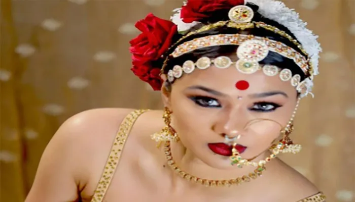 Namrita Malla Photos: गोल्डन लहंगे में इंटरनेट का तापमान बढ़ा रहीं भोजपुरी स्टार नम्रता मल्ला, देखें…