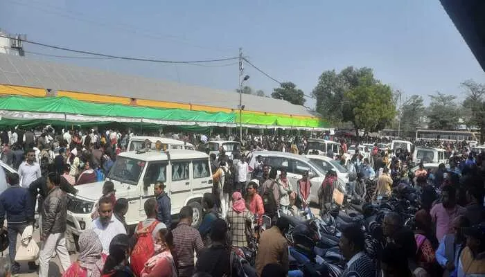 बाराबंकी: आज पोलिंग पार्टियां मध्य स्थलों के लिए हुईं रवाना, 22 लाख से अधिक लोग डालेंगे वोट