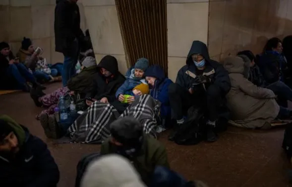 Russia Ukraine War: यूक्रेन में फंसे भारतीय नागरिकों को लाने के लिए दो फ्लाइट रवाना, दूतावास ने बॉर्डर पोस्ट पर न जाने के दिए आदेश