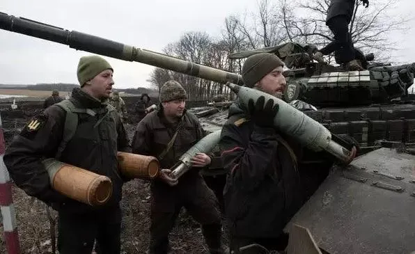 Russia Ukraine War: यूक्रेन का दावा- हमने मार गिराए रूस के 800 सैनिक, 30 टैंक और 7 जासूसी एयरक्राफ्ट भी कर दिए ध्वस्त