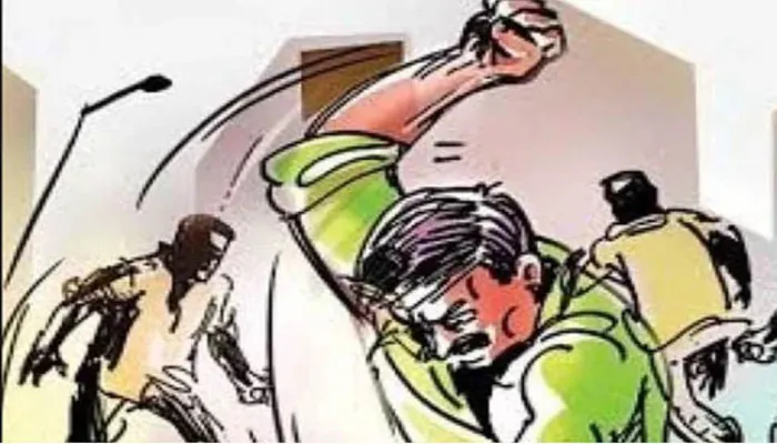 बहराइच: दबंगों ने रंजिश में गिराई महिला के मकान की दीवार, नहीं दर्ज हुआ केस