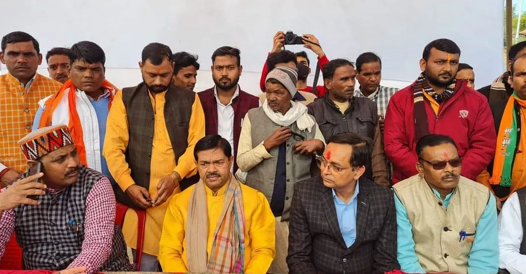 बरेली: भाजपा प्रत्याशी के समर्थन में सांसद व केंद्रीय मंत्री ने मांगे वोट