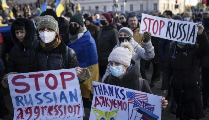 Russia Ukraine War: विरोध का अनोखा तरीका, अमेरिकन ने रूसी वोदका से किया किनारा, यूक्रेन की शराब…