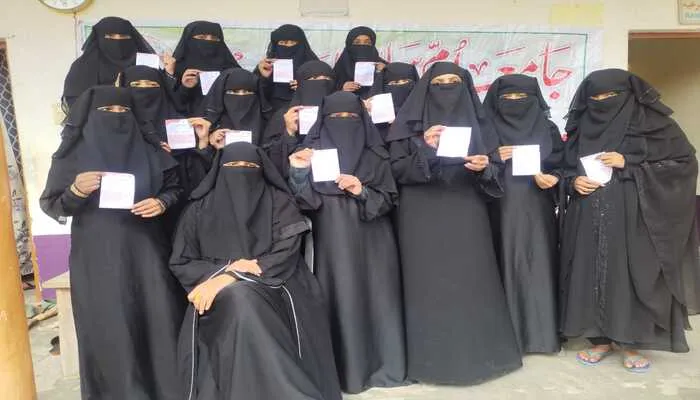 बहराइच: वैक्सीनेशन के लिए मदरसे के छात्रों में दिख रहा उत्साह