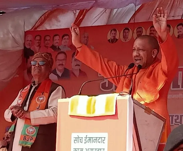 शाहजहांपुर: माफियाओं की छाती पर चलता है सरकार का बुलडोजर- योगी
