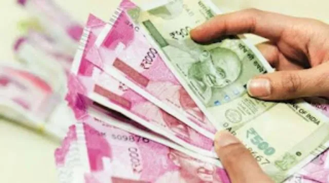 बरेली: रुपये निकालने वाले ग्राम विकास अधिकारी ने पेश किये दस्तावेज