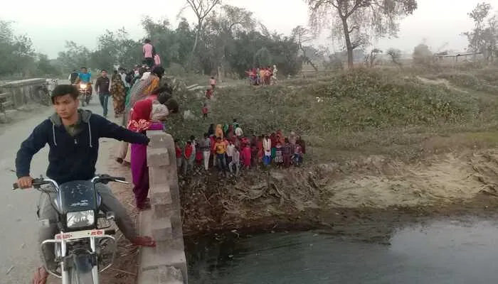 बहराइच: नहर में उतराता मिला नवजात बच्ची का शव, जांच में जुटी पुलिस