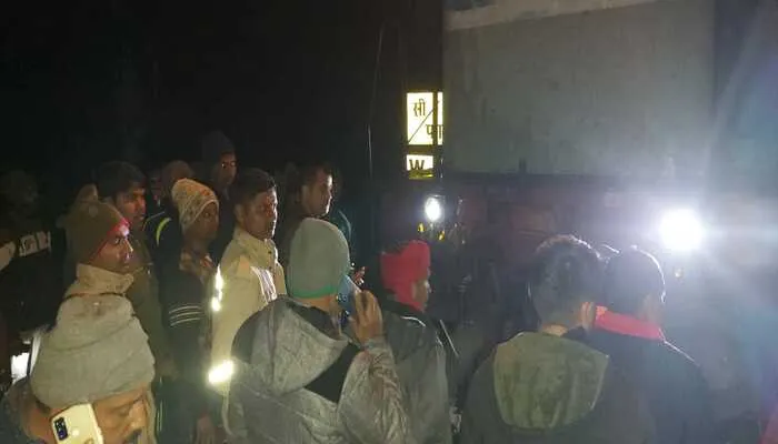 अयोध्या: साबरमती एक्सप्रेस ट्रेन पटरी से उतरी, टला बड़ा हादसा