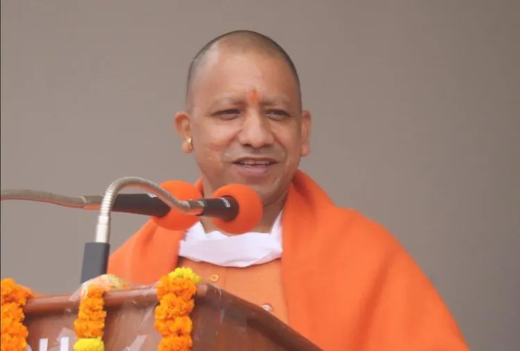 मैनपुरी में विपक्ष पर बरसे सीएम योगी, कहा- पहले की सरकार में बम चलते थे, अब बुलडोजर गरजते हैं