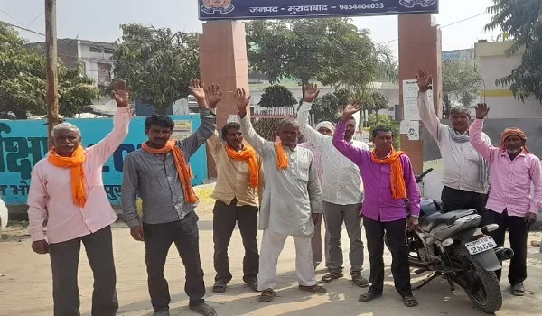 मुरादाबाद : शरारती तत्वों ने होली में लगाई आग, गुस्साए ग्रामीणों ने थाने पर किया प्रदर्शन