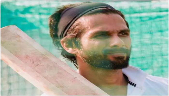शाहिद कपूर ने बढ़ाई अपनी फीस, अपकमिंग फिल्म  के लिए चार्ज किया कबीर सिंह से दोगुना पैसा