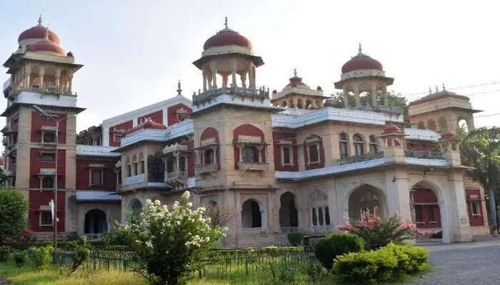 प्रयागराज: विवि. में ऑनलाइन परीक्षा की मांग पर हुआ प्रदर्शन, छात्रों को भेजा गया जेल