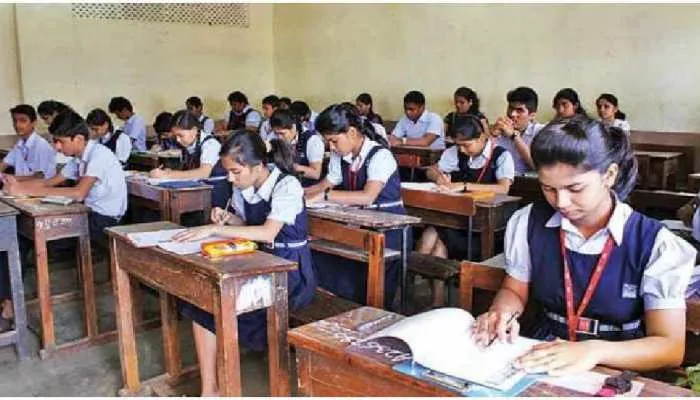 बरेली: सभी शिक्षकों की लगा दी ड्यूटी तो बच्चों को कौन पढ़ाएगा