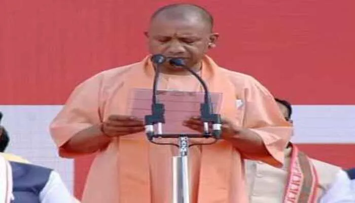 योगी आदित्यनाथ ने रचा इतिहास, प्रदेश में बतौर मुख्यमंत्री दूसरी बार ली पद और गोपनीयता की शपथ