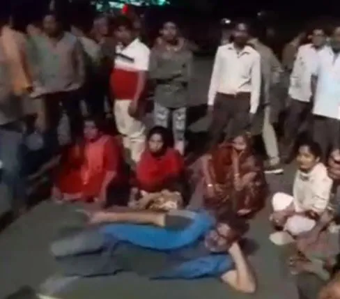बरेली: इज्जतनगर में 6 साल की मासूम से दरिंदगी, लोगों ने किया प्रदर्शन, नैनीताल हाइवे बुरी तरह से जाम