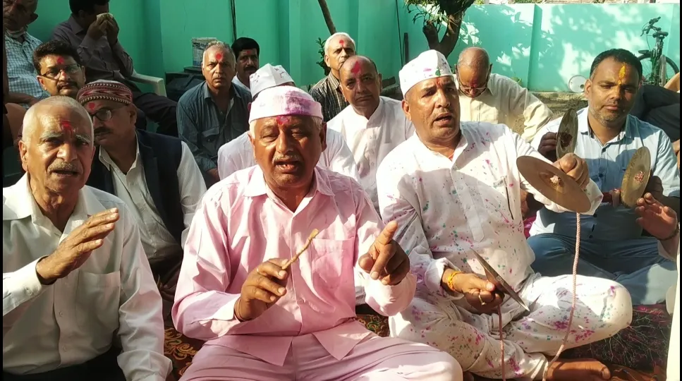 बागेश्वर के पठक्यूड़ा गांव में हुआ चीरबंधन, हल्द्वानी में शांडिल्य बिरादरी का होली मिलन