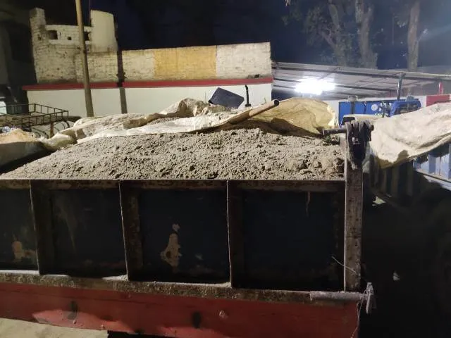 बरेली: अवैध खनन में लगीं दो ट्रैक्टर-ट्रालियां सीज
